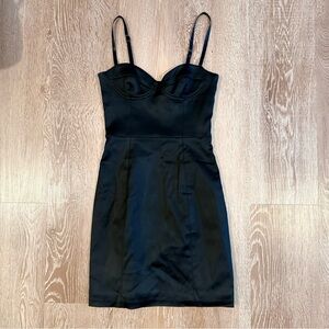 Aritzia Ten black satin bustier dress 
Size 00 / XXS
Great condition!